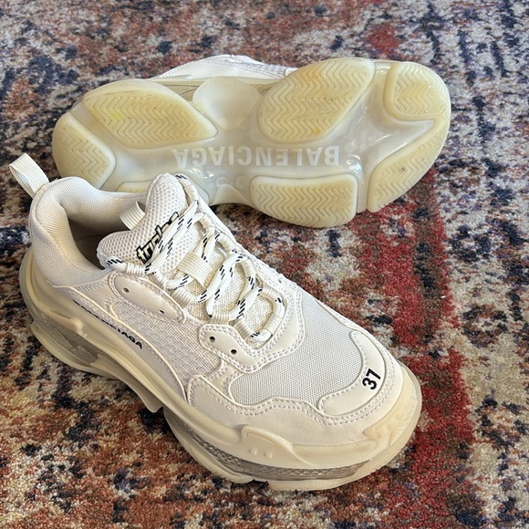 BALENCIAGA TRIPLE S CLEAR SOLE SNEAKERS - Picture 5 of 10
